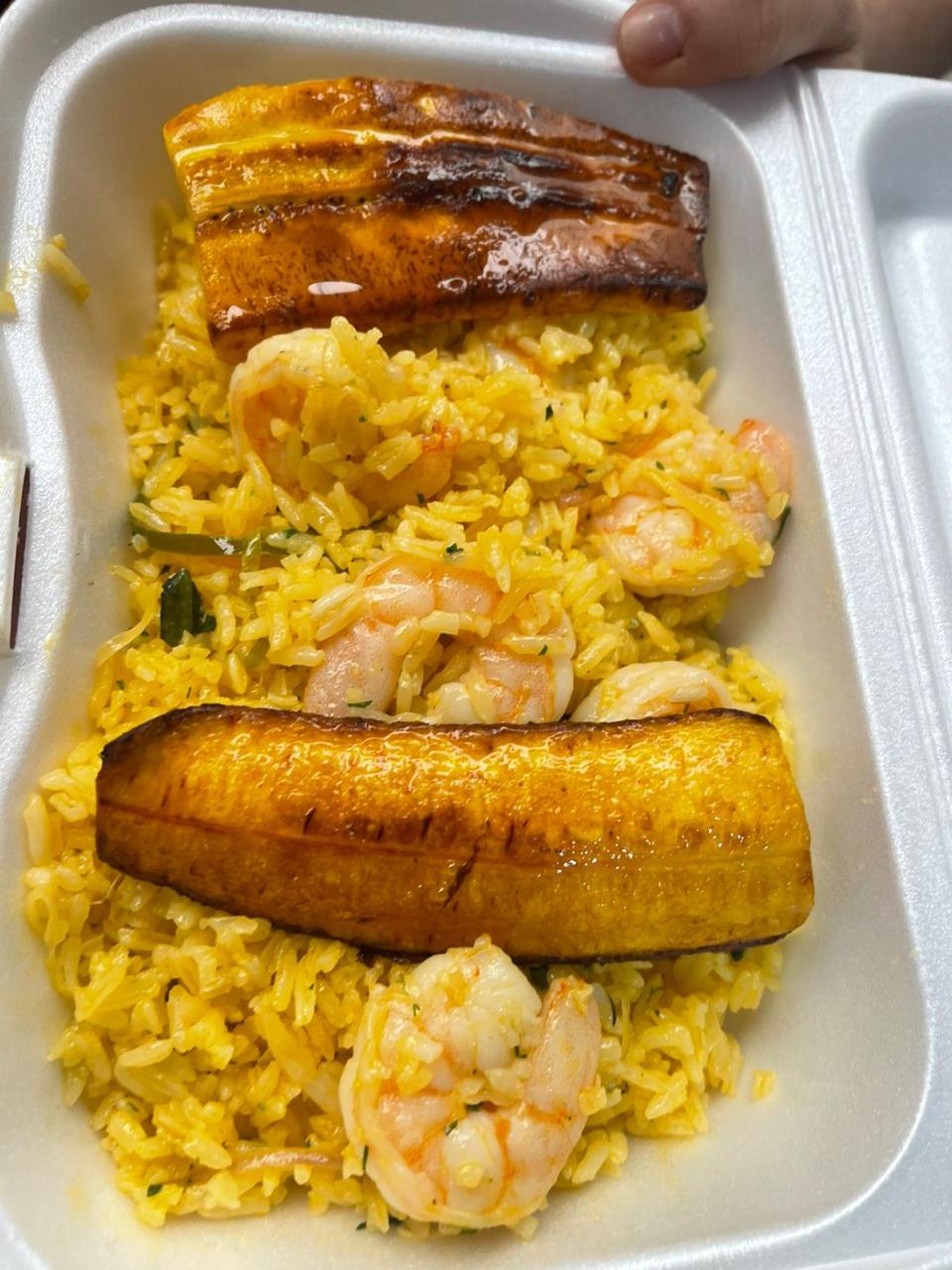 Arroz con Camarones y Plátano Maduro
